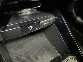 KIA STONIC, COMO NUEVO. ETIQUETA ECO