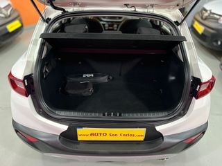 KIA STONIC, COMO NUEVO. ETIQUETA ECO
