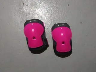 Protecciones patinaje niña rosa y negro