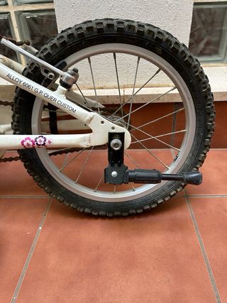Bicicleta infantil QUER blanca y morada