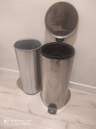 Cubo de basura de acero inoxidable