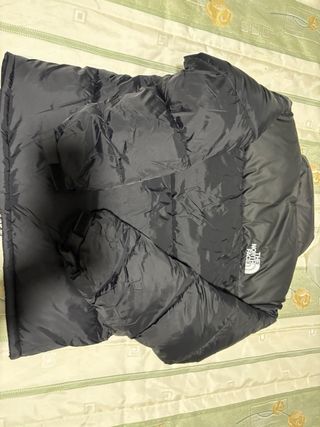 The North Face Nuptse 700 Negra