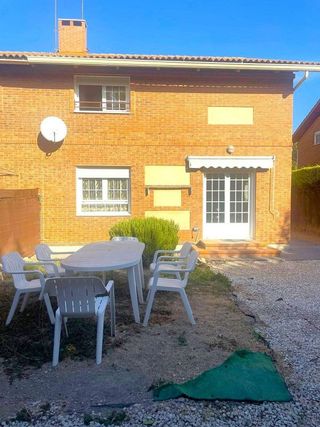 Casa pareada en venta en Renedo de Esgueva