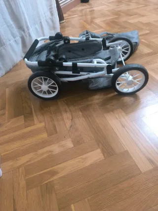 Carrito de bebé niña gris