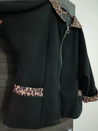 Cappottino con cappuccio e zip