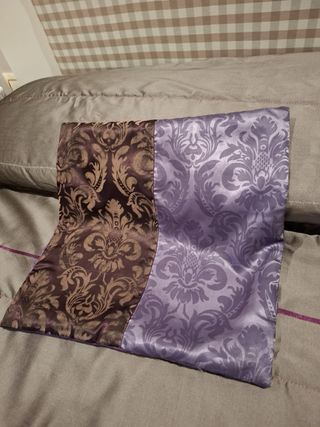 Edredón y cortinas morado/gris