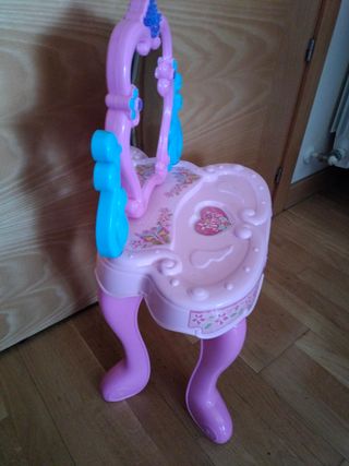 Tocador infantil rosa con espejo