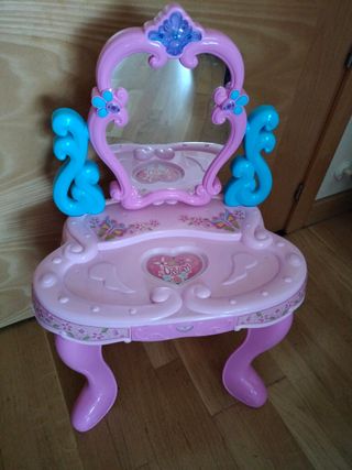 Tocador infantil rosa con espejo