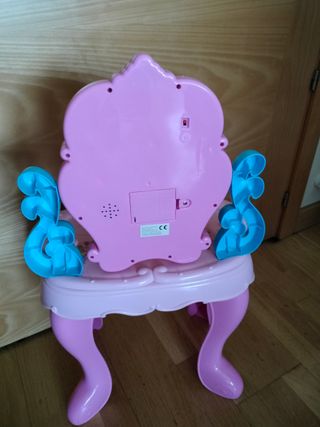 Tocador infantil rosa con espejo