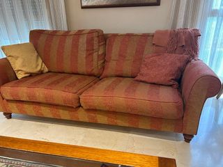 Sofá 3 plazas tela rayas. Es de gran calidad.