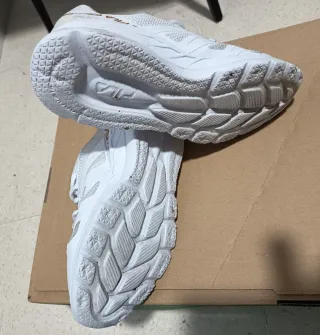 Zapatillas Fila Talla 36 Blancas y Doradas