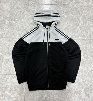 Chaqueta Adidas con capucha negra y blanca
