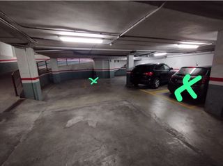 Se vende piso con dos plazas de parking.
