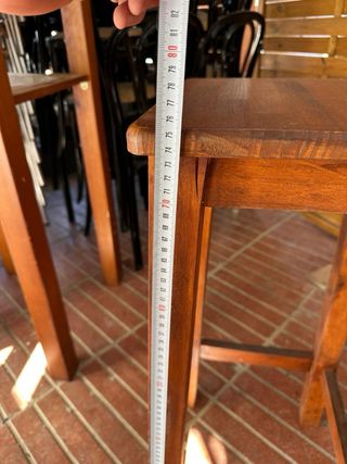 Taburete de barra de madera