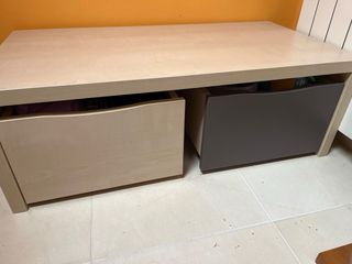 Mesa baja con 2 cajones y ruedas