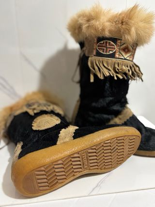 Stivali invernali con pelliccia e frange