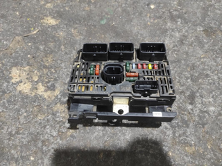 Caja de reles / fusibles 9656086180 Peugeot