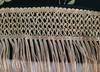 MONTÓN FLAMENCA GRANDE NEGRO Y DORADO.