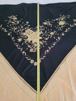 MONTÓN FLAMENCA GRANDE NEGRO Y DORADO.