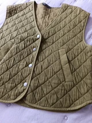 Chaleco Zara verde y blanco bordado