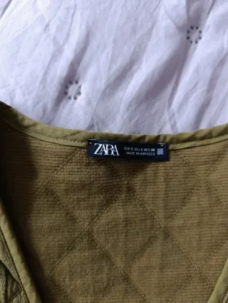 Chaleco Zara verde y blanco bordado