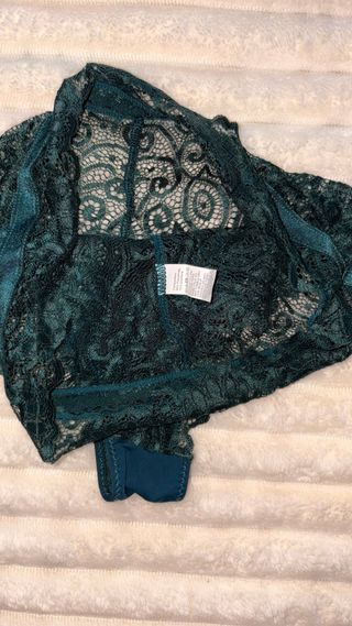 Braga de mujer verde con encaje
