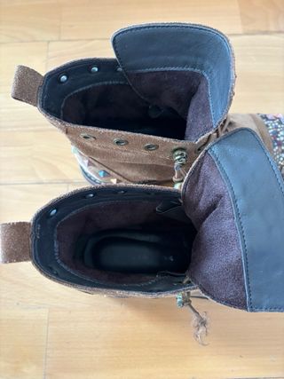 Botines Alma en Pena tachas y pedrería