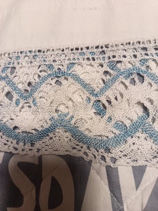 Sábana algodón bordada con Encaje y 2 almohadas