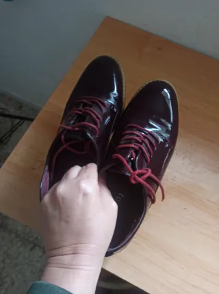 Zapatos charol Foxy up mujer burdeos.