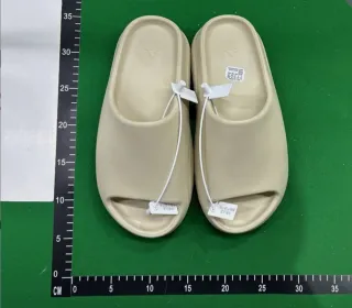 Yeezy Slides Bone Talla 40 Nuevas