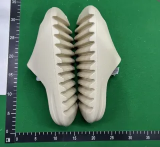 Yeezy Slides Bone Talla 40 Nuevas