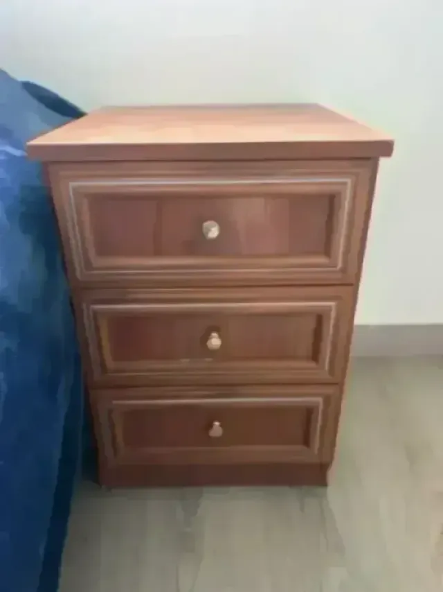 Mesita de noche 3 cajones