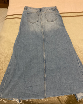 Falda larga vaquera desgastada