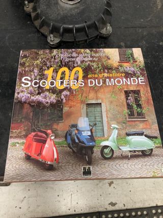 Libro 100 Scooters du Monde.