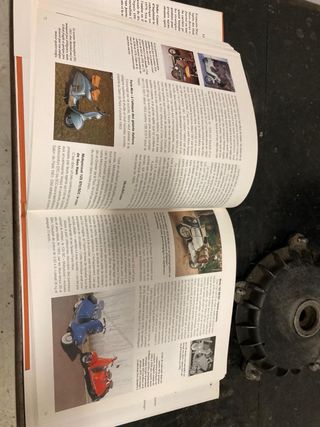 Libro 100 Scooters du Monde.