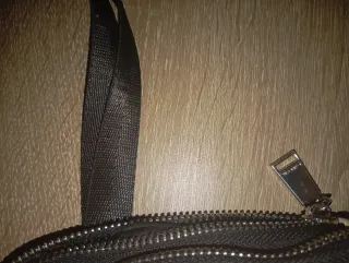 Riñonera Parfois Beige y Negra