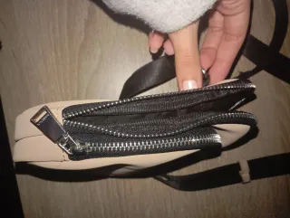 Riñonera Parfois Beige y Negra