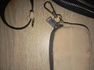 Riñonera Parfois Beige y Negra