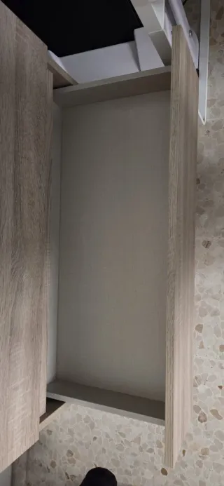 Mueble de baño con lavabo de porcelana