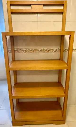 Estantería de madera