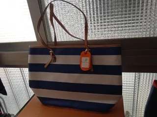 3 bolsos estilos diferentes. 5€ uno. Los 3, por 12