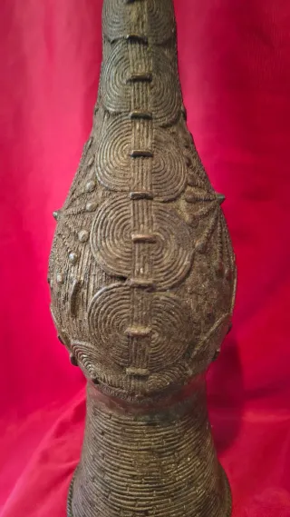 Reina Madre Edo Benín Bronce África