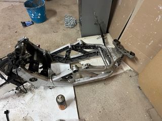 Chasis SV650S con basculante y documentación