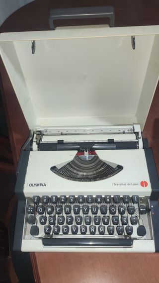 Máquina de escribir Olympia Traveller de Luxe