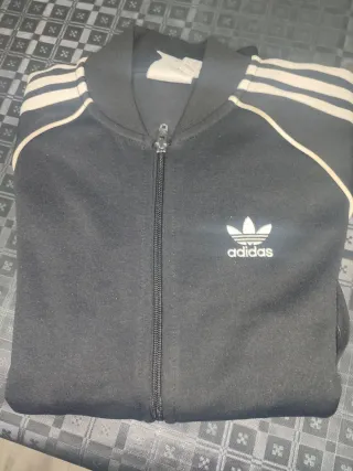 Chaqueta Adidas Negra con Rayas Blancas