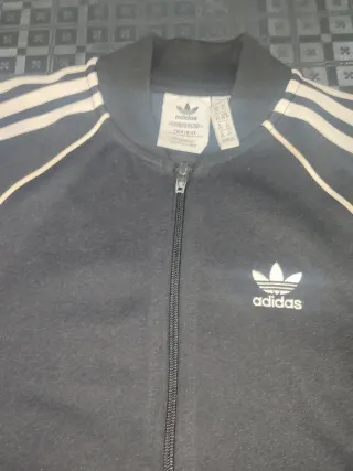 Chaqueta Adidas Negra con Rayas Blancas