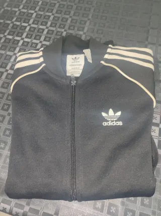 Chaqueta Adidas Negra con Rayas Blancas