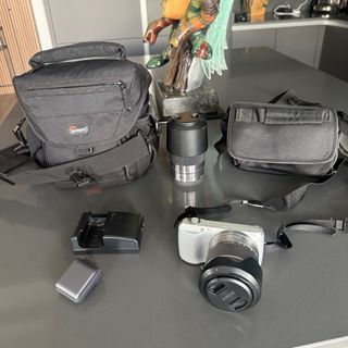 Cámara Sony 16.2 MP + Accesorios