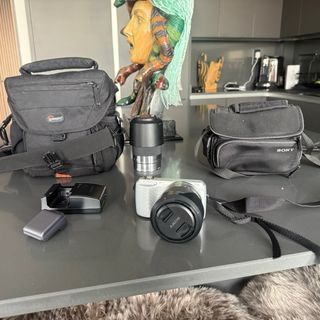 Cámara Sony 16.2 MP + Accesorios