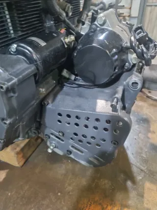 MOTOR SUZUKI GSXR 750.